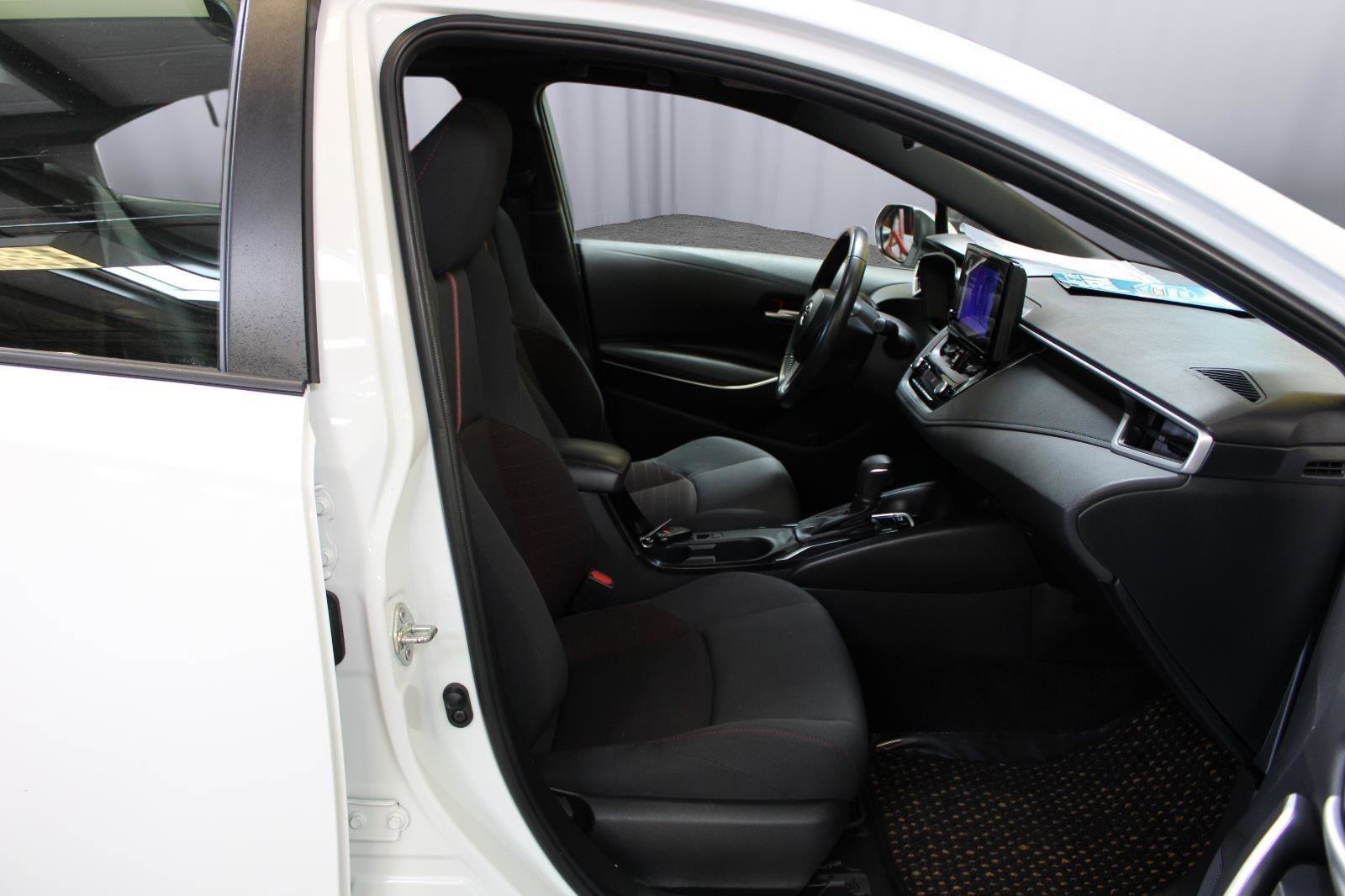 Used 2023 Toyota Corolla SE w/ SE Premium Package FWD image 37