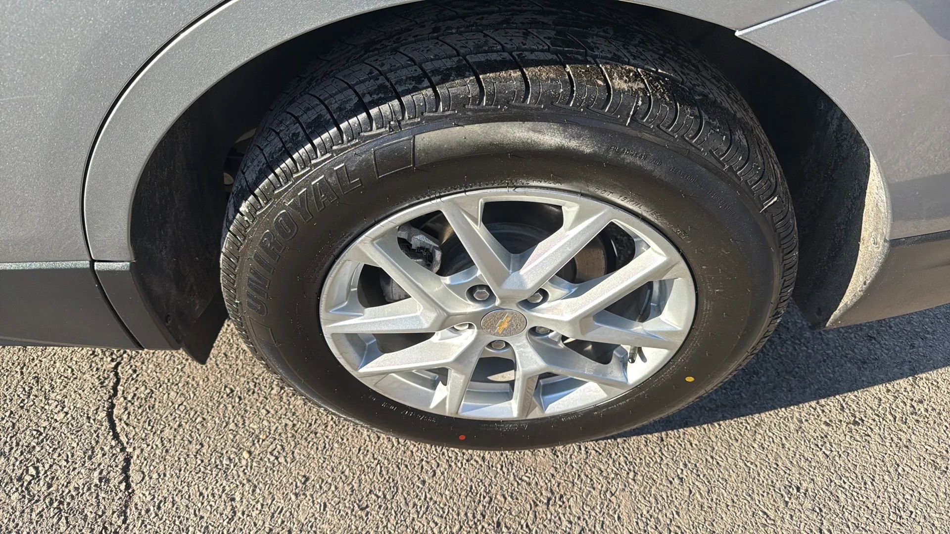 Used 2023 Chevrolet Equinox LT w/ LPO, Floor Liner Package image 9