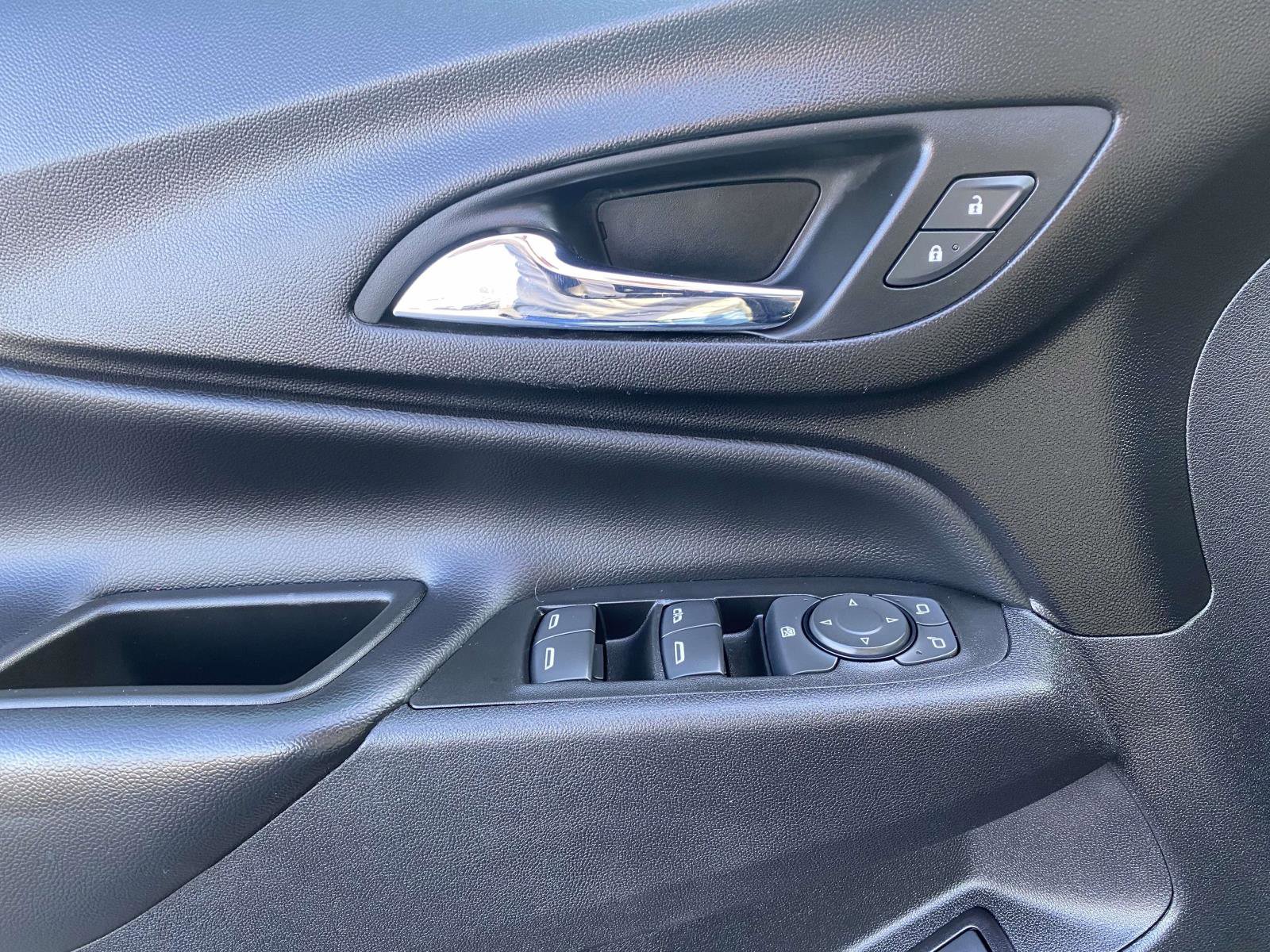 Used 2020 Chevrolet Equinox LT w/ Midnight Edition image 18