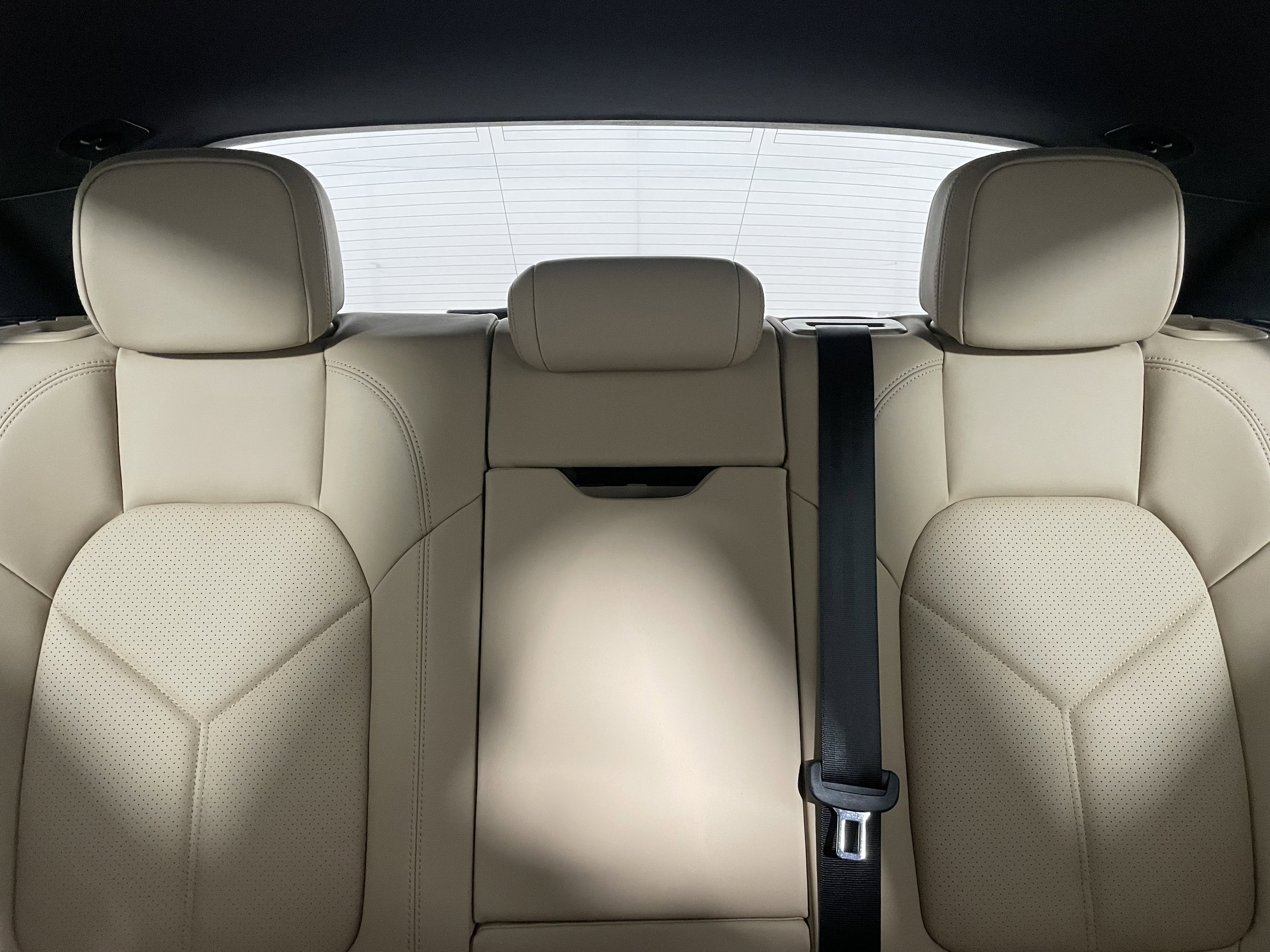 Used 2025 Porsche Macan image 16