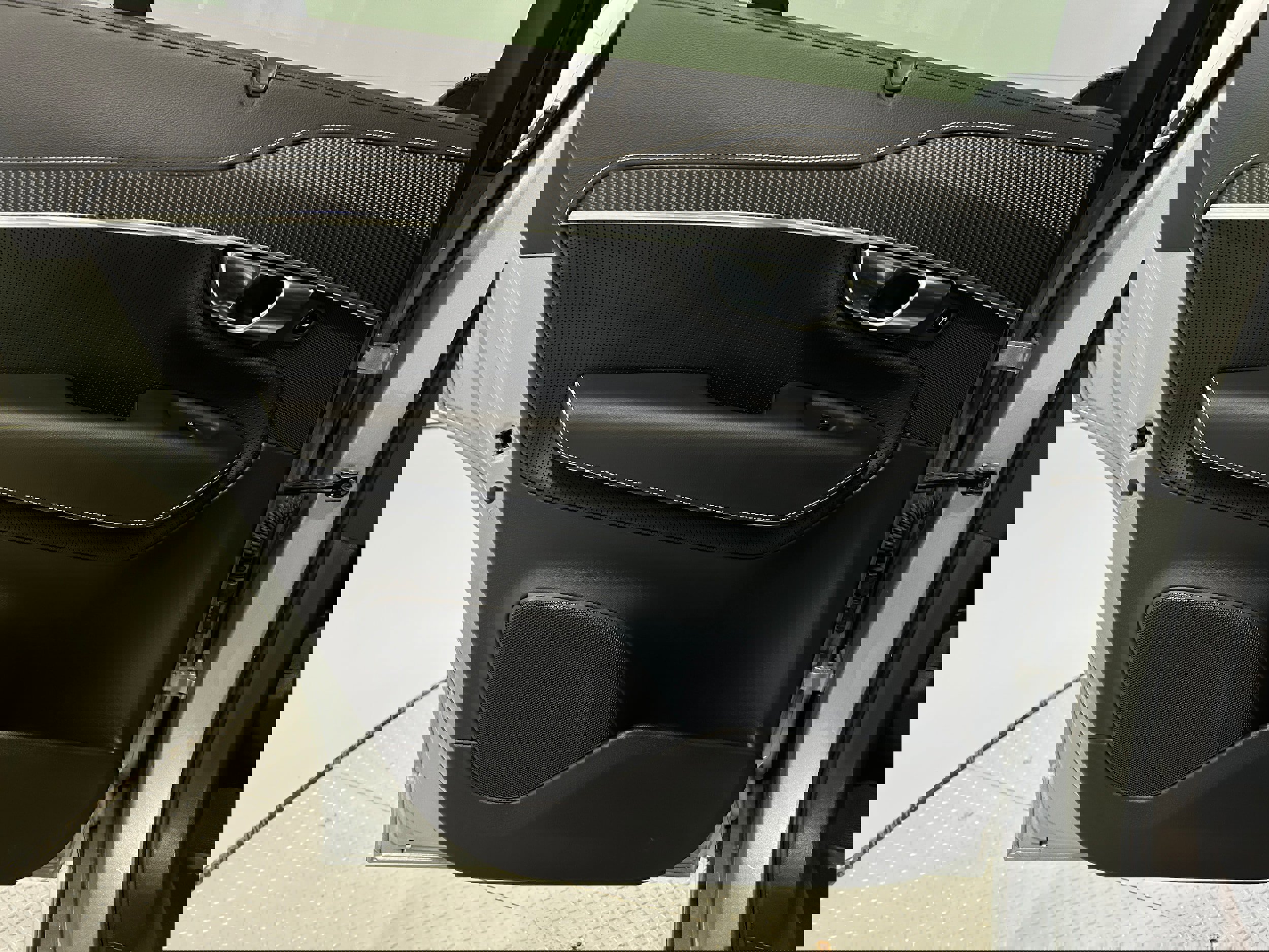 Used 2019 Volvo XC90 T6 R-Design w/ Advanced Package image 26