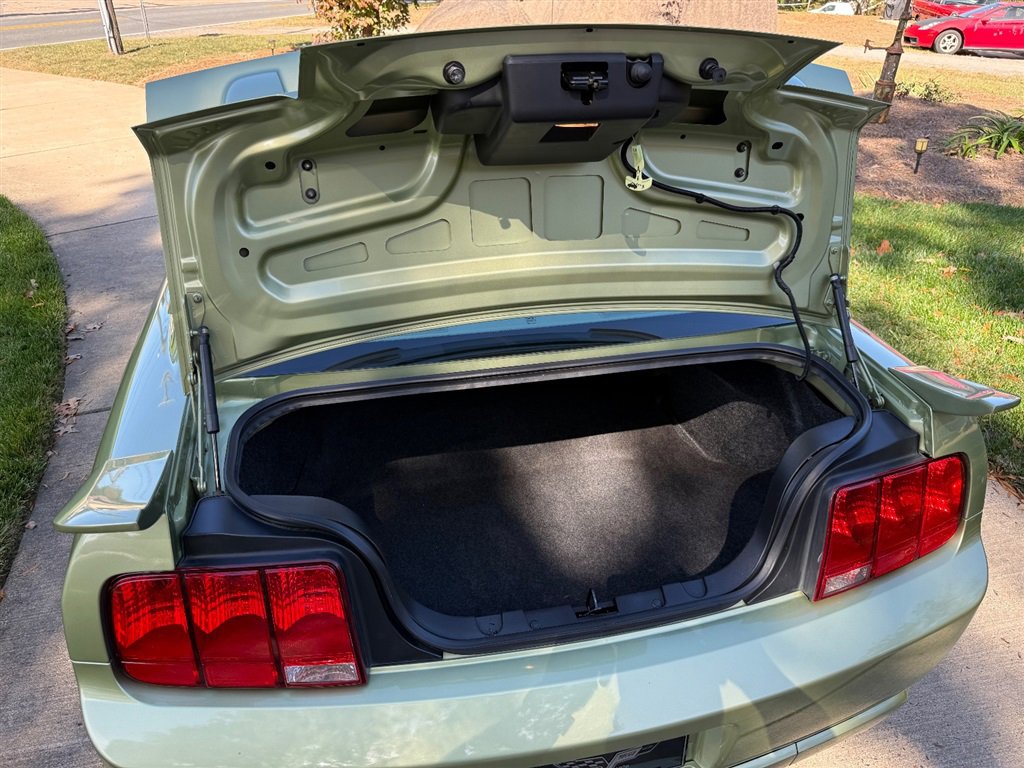 Used 2005 Ford Mustang GT Premium image 56