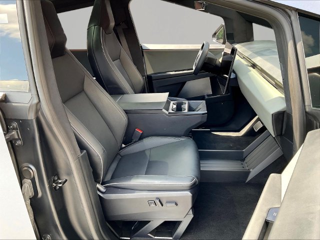 Used 2024 Tesla Cybertruck AWD Crew Cab image 30
