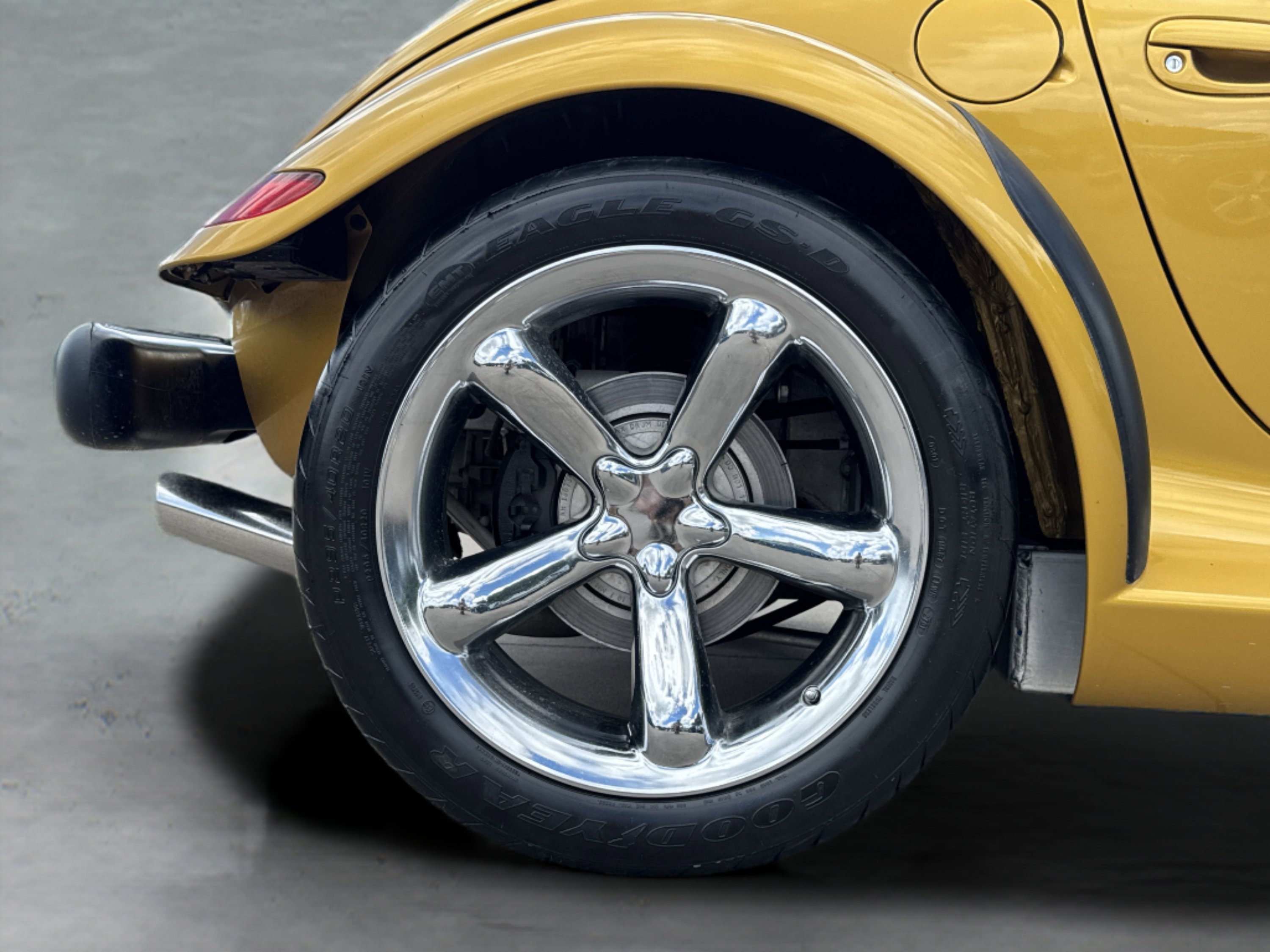 Used 2002 Chrysler Prowler RWD image 9