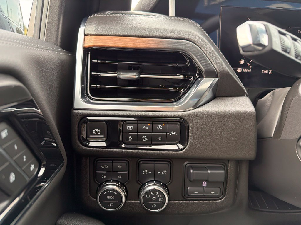 Used 2025 GMC Yukon Denali w/ Denali Reserve Package AWD/4WD image 18