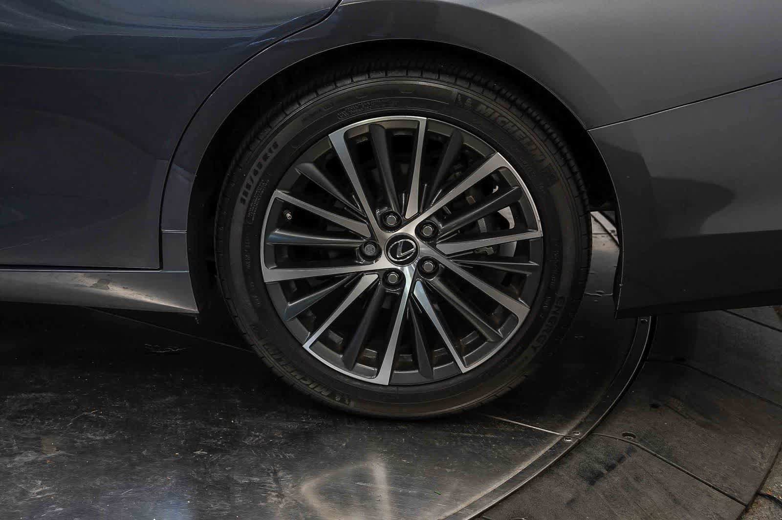 Used 2023 Lexus ES 350 w/ Premium Package FWD image 10