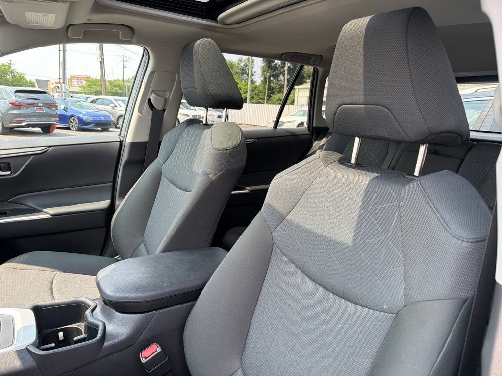 Used 2025 Toyota RAV4 XLE w/ Convenience Package FWD image 14