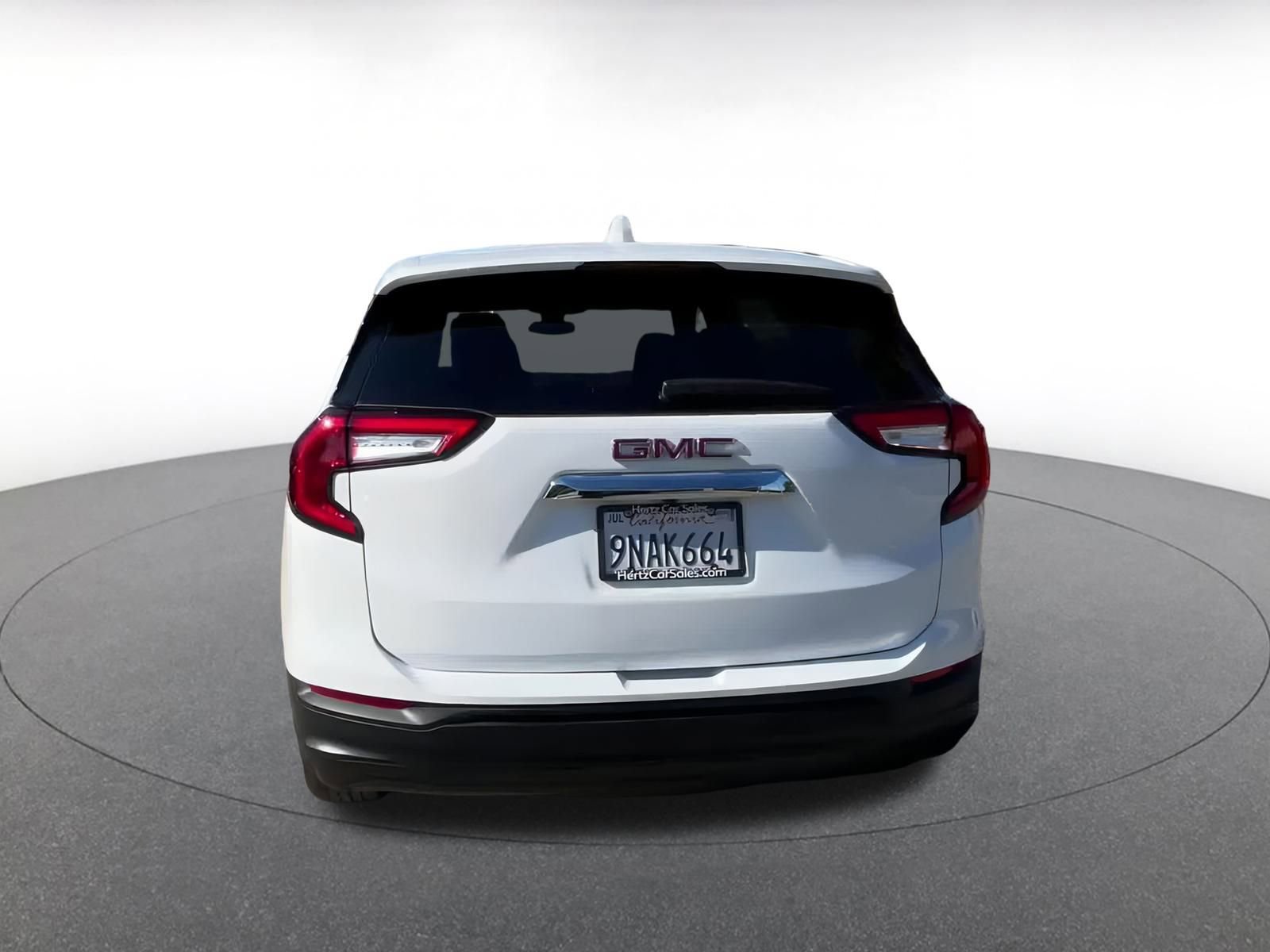 Used 2024 GMC Terrain SLE image 12