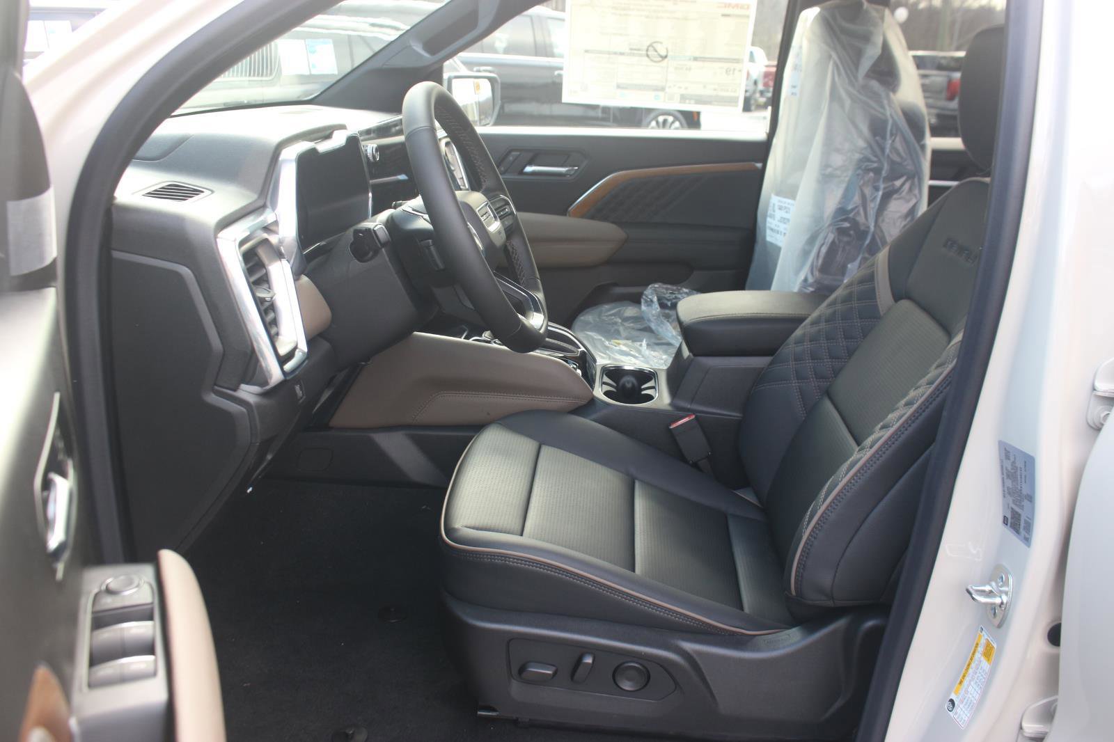 New 2026 GMC Canyon Denali image 13