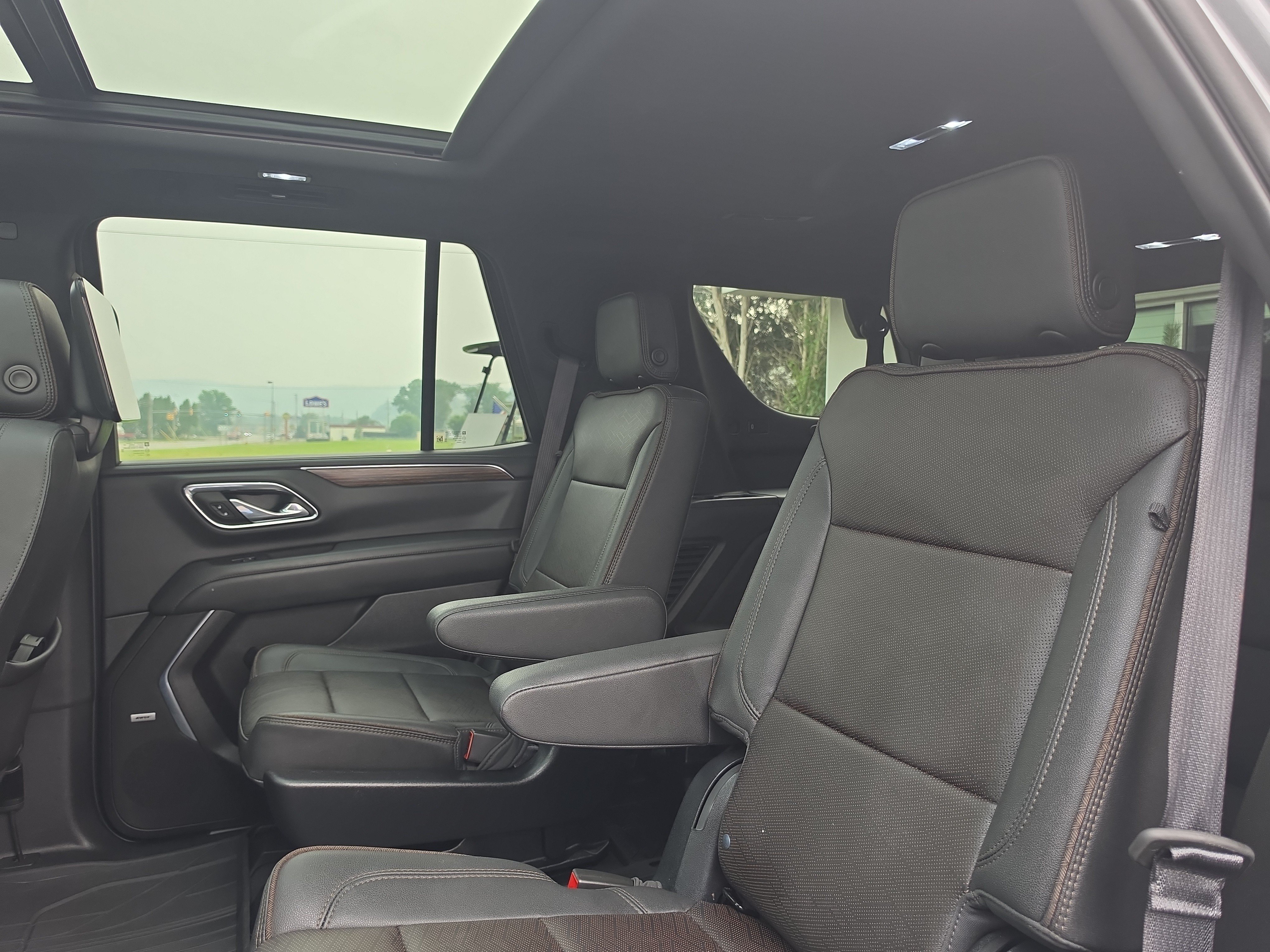 Used 2023 Chevrolet Tahoe High Country AWD/4WD image 14