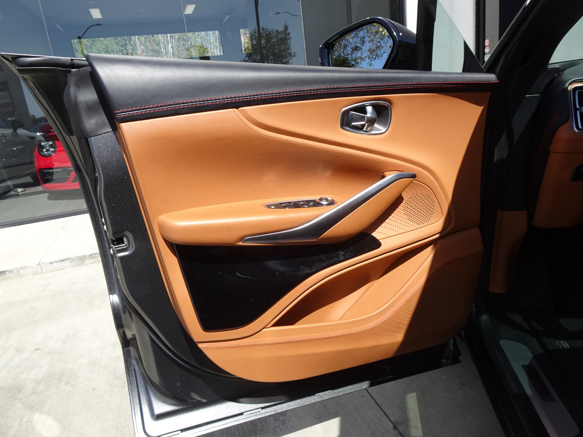 Used 2022 Aston Martin DBX AWD/4WD image 16