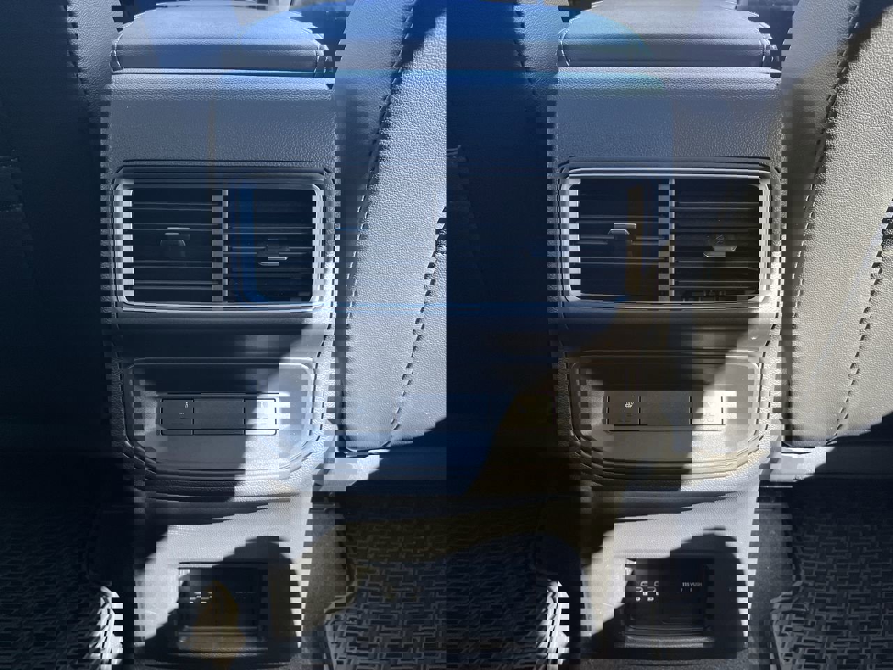 Used 2024 Volkswagen Atlas Cross Sport SEL image 30