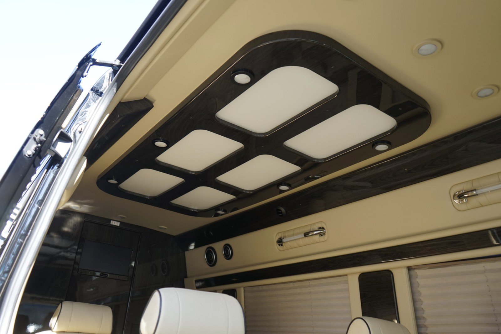 Used 2017 Mercedes-Benz Sprinter 3500 image 30