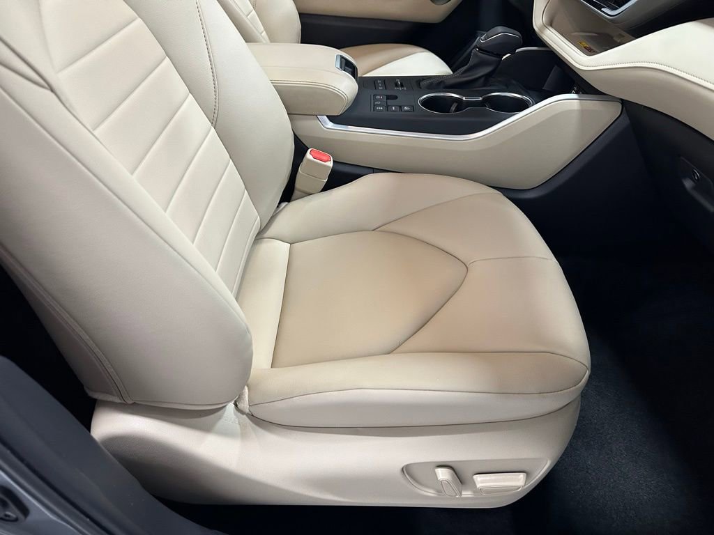 Used 2025 Toyota Highlander XLE image 65