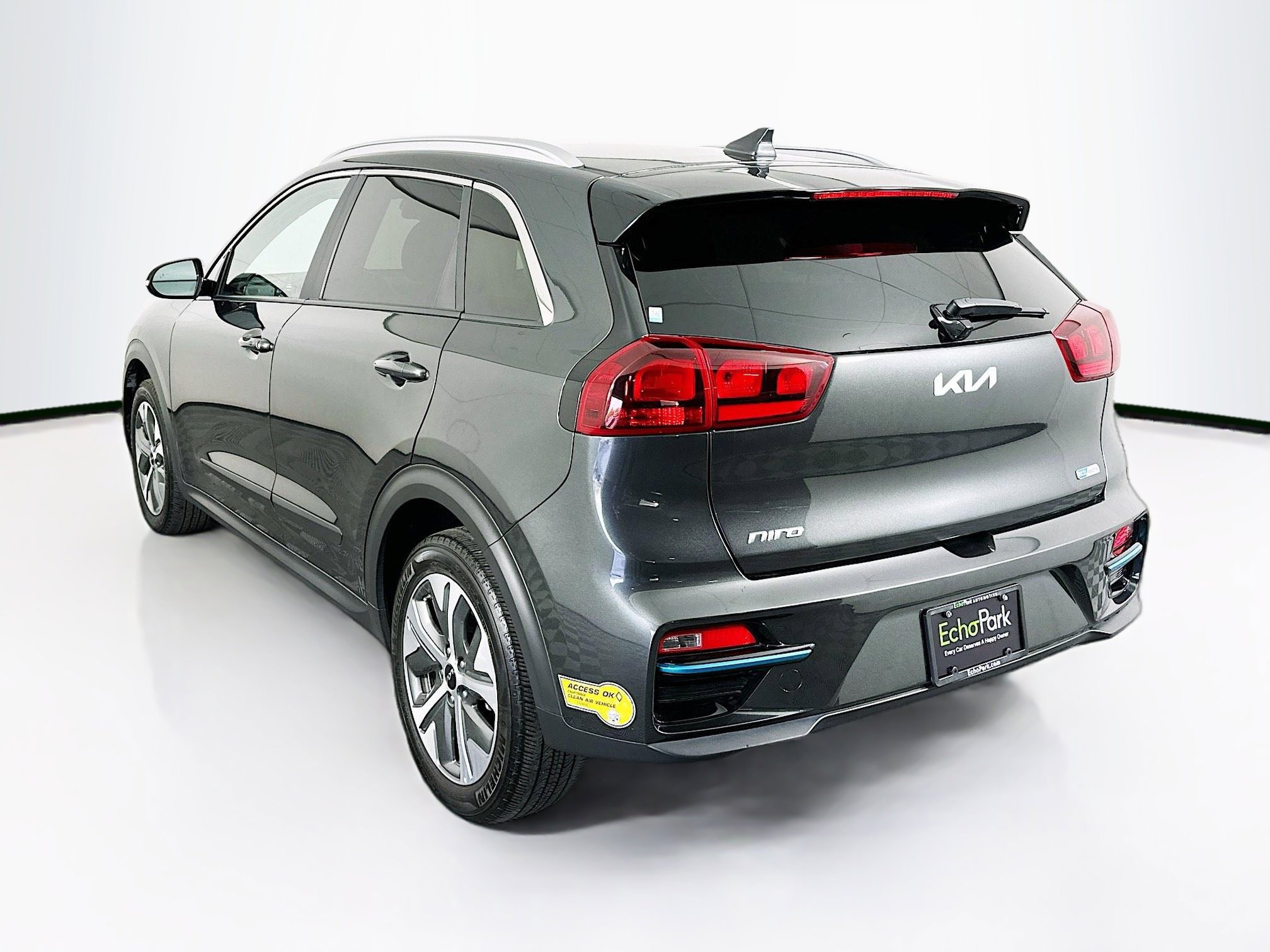 Used 2022 Kia Niro EX image 5