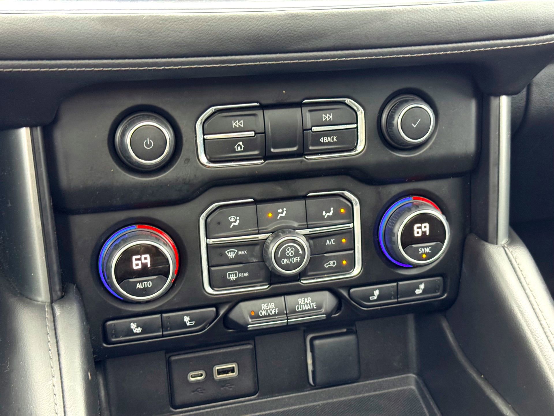 Used 2022 Chevrolet Tahoe Z71 w/ Luxury Package image 30