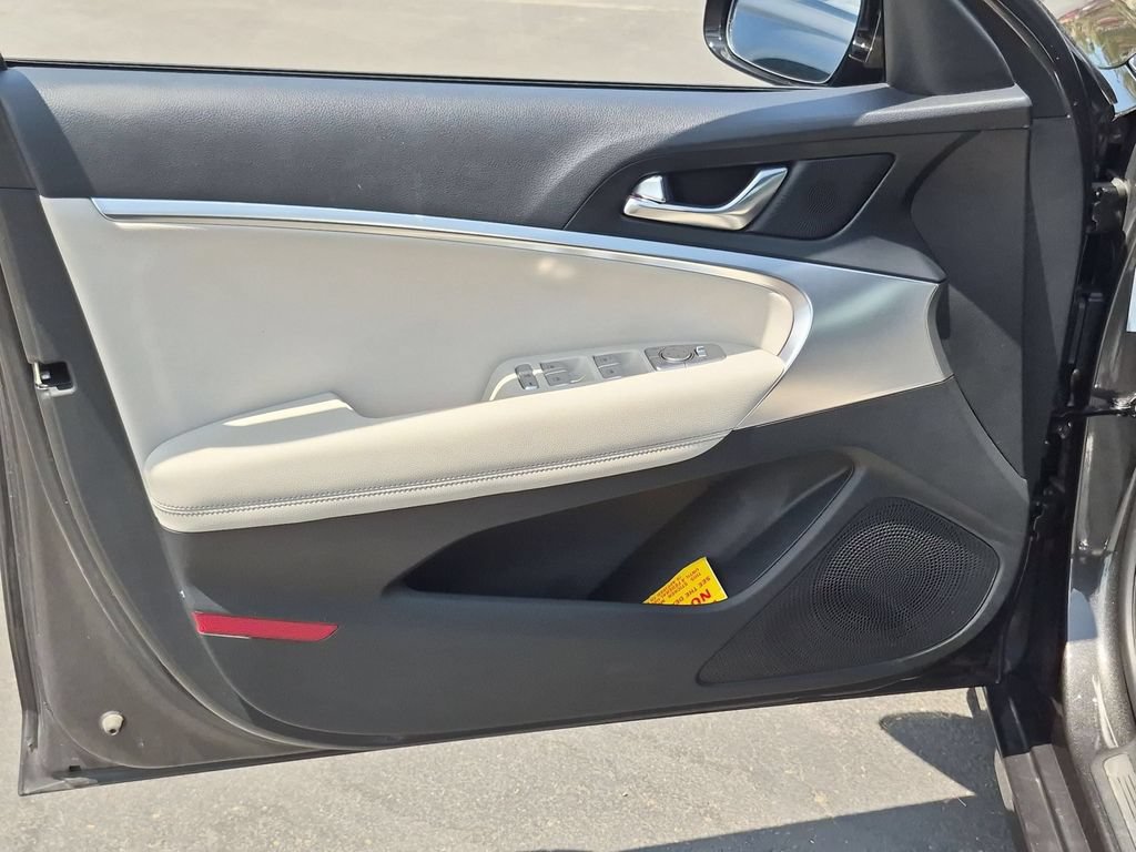 Used 2025 Genesis G70 2.5T RWD image 11