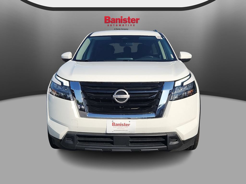 Used 2024 Nissan Pathfinder SV AWD/4WD image 2