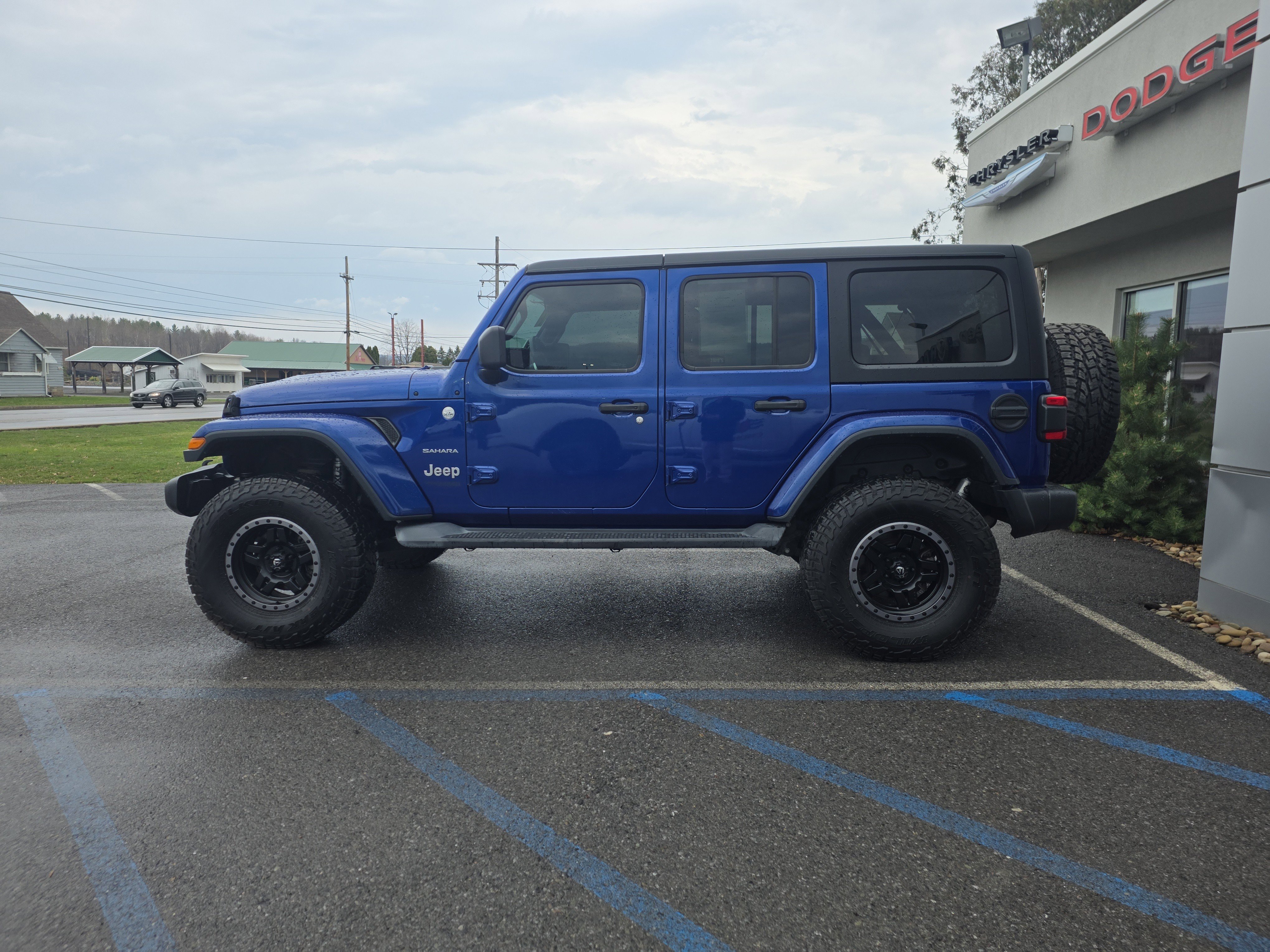 Used 2018 Jeep Wrangler Unlimited Sahara image 7