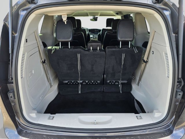 Used 2022 Chrysler Pacifica Touring-L FWD image 15