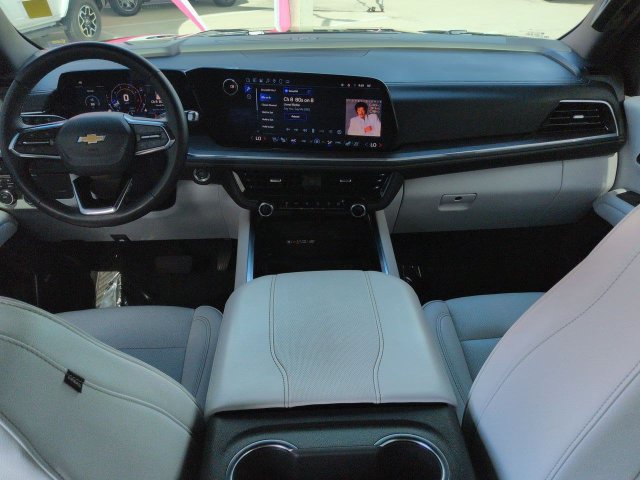 Used 2025 Chevrolet Suburban Premier AWD/4WD image 14