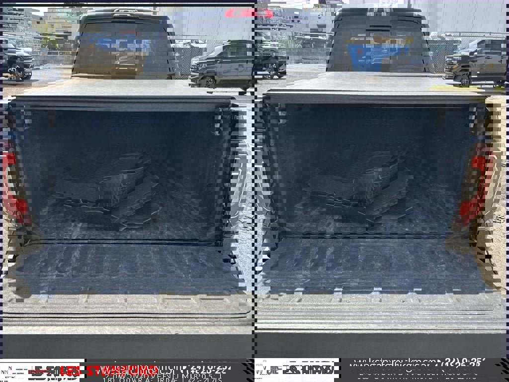 Used 2018 GMC Sierra 1500 SLT AWD/4WD image 11