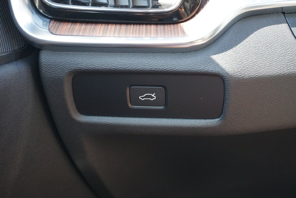 Used 2024 Volvo V60 B5 Cross Country Plus AWD/4WD image 29