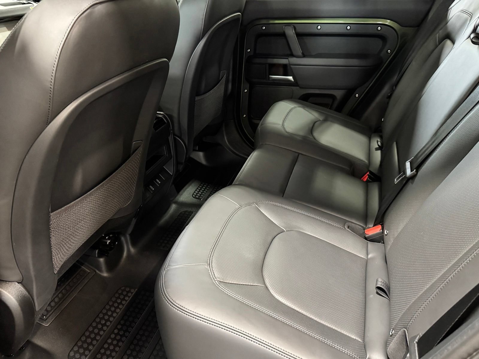 New 2026 Land Rover Defender 110 X-Dynamic SE AWD/4WD image 35