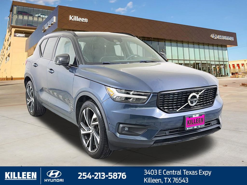 Used 2022 Volvo XC40 T5 R-Design w/ Advanced Package image 1
