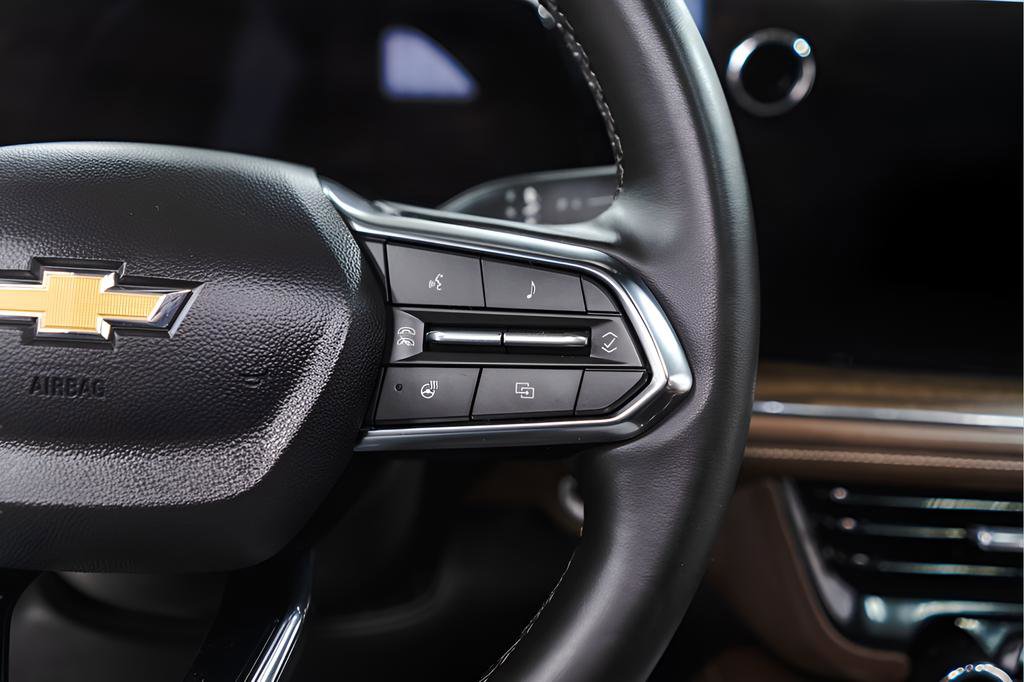 Used 2025 Chevrolet Suburban High Country image 13