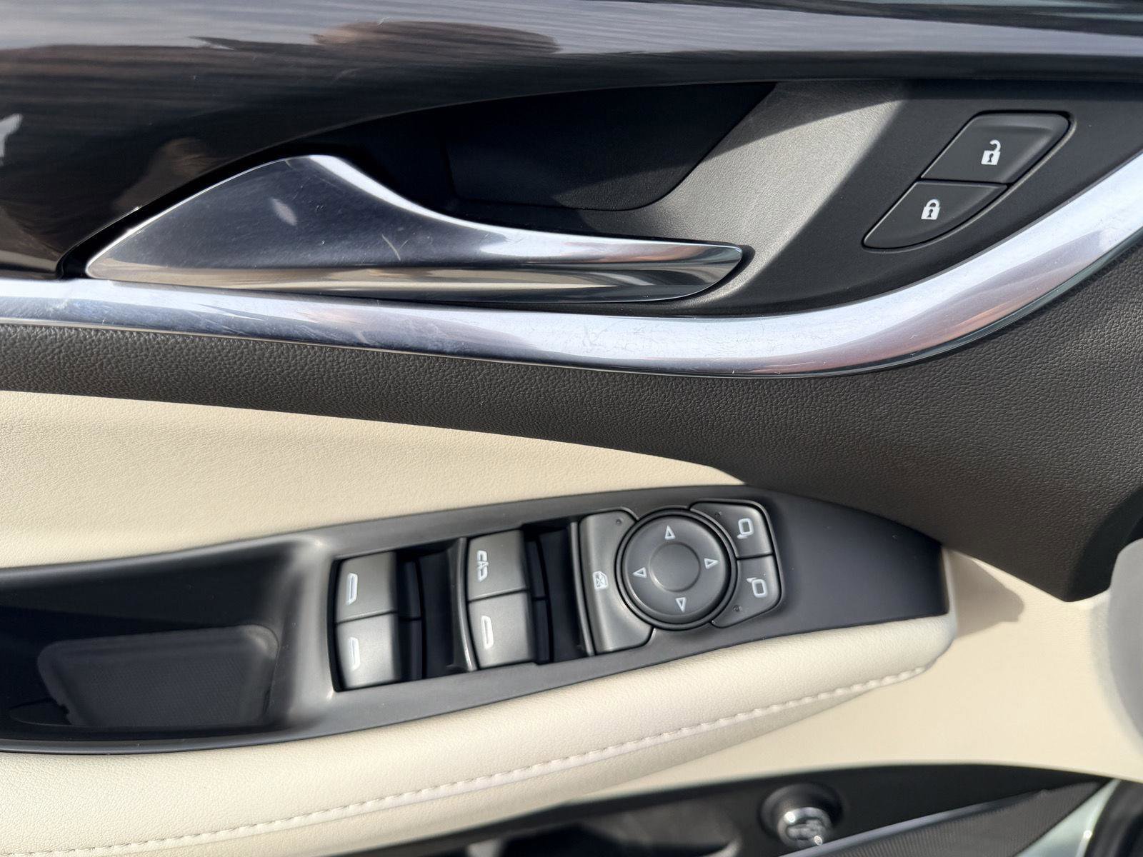 Used 2023 Buick Enclave Essence image 6