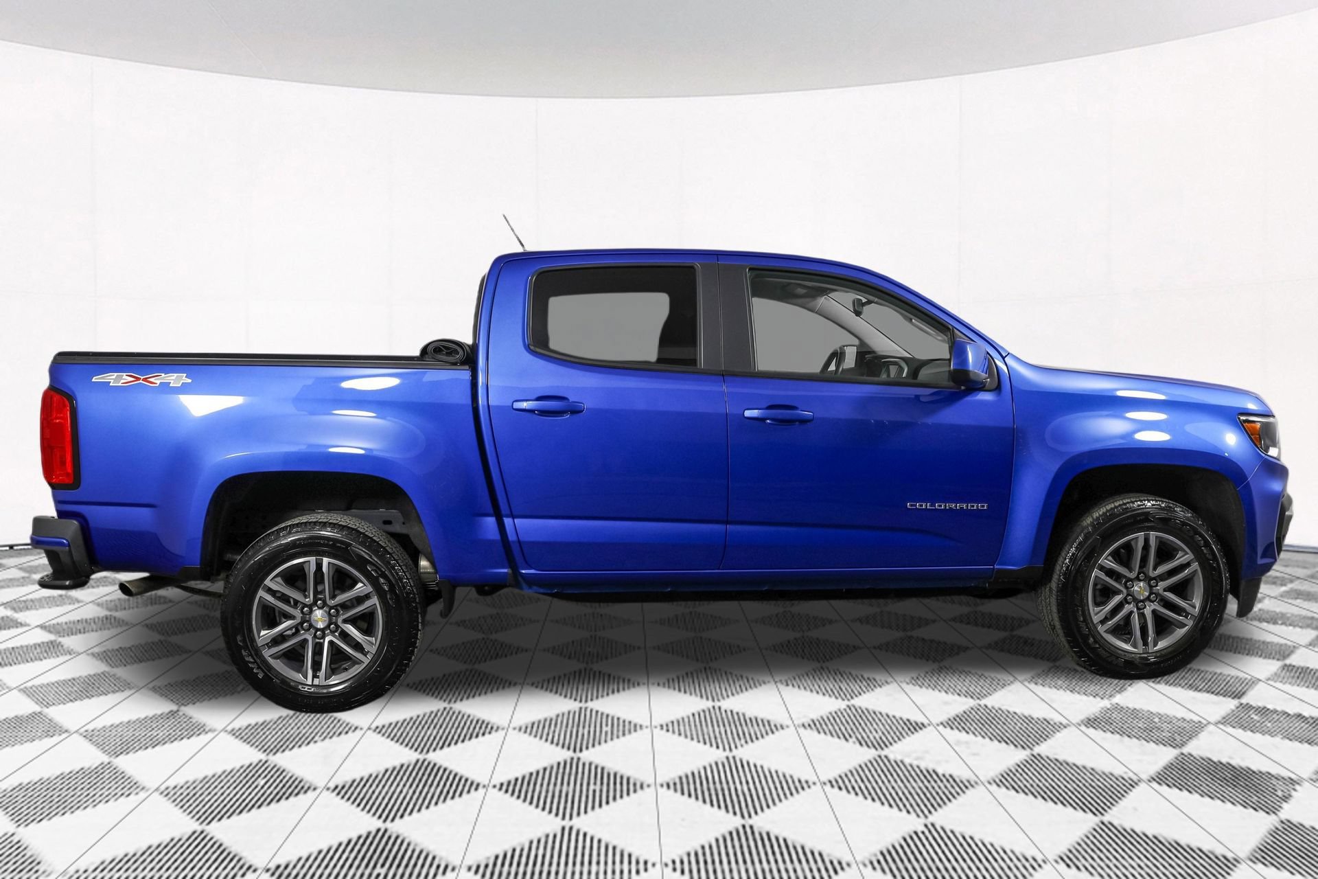Used 2022 Chevrolet Colorado LT w/ LT Convenience Package AWD/4WD image 13