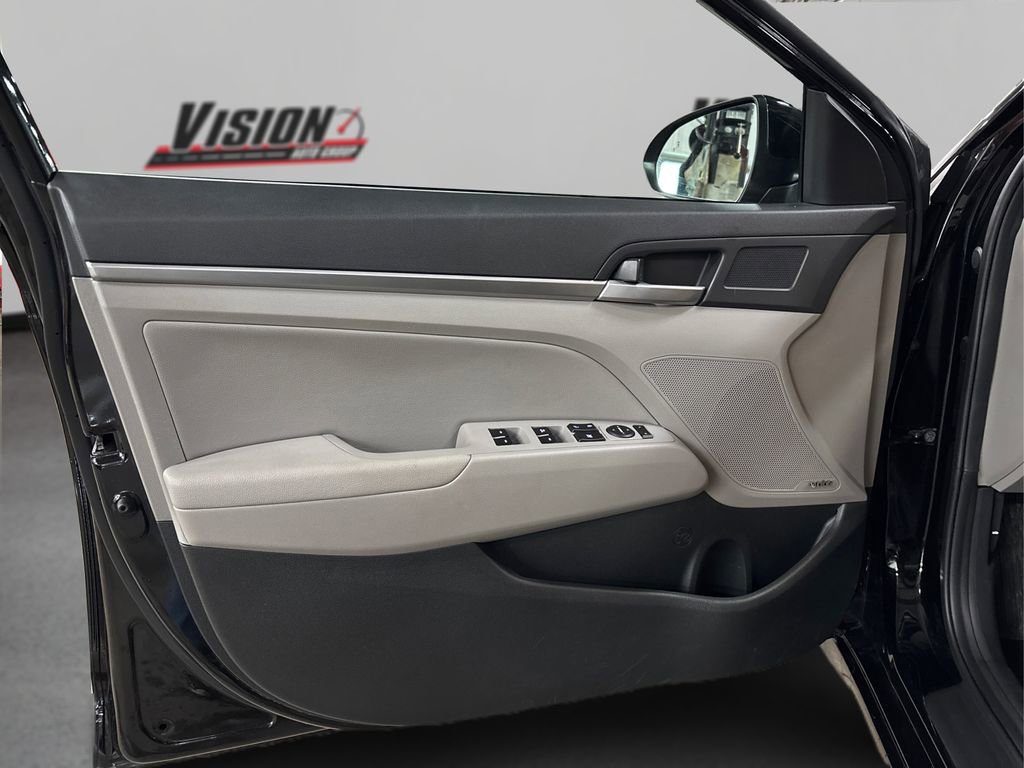 Used 2019 Hyundai Elantra Limited image 25