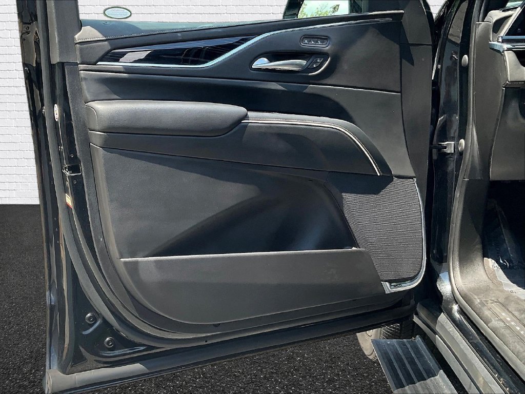 Used 2023 Cadillac Escalade Sport w/ LPO, ONYX Package AWD/4WD image 17