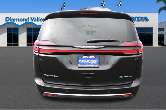 Used 2023 Chrysler Pacifica Touring-L image 5