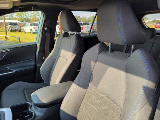 Used 2022 Toyota RAV4 SE image 12