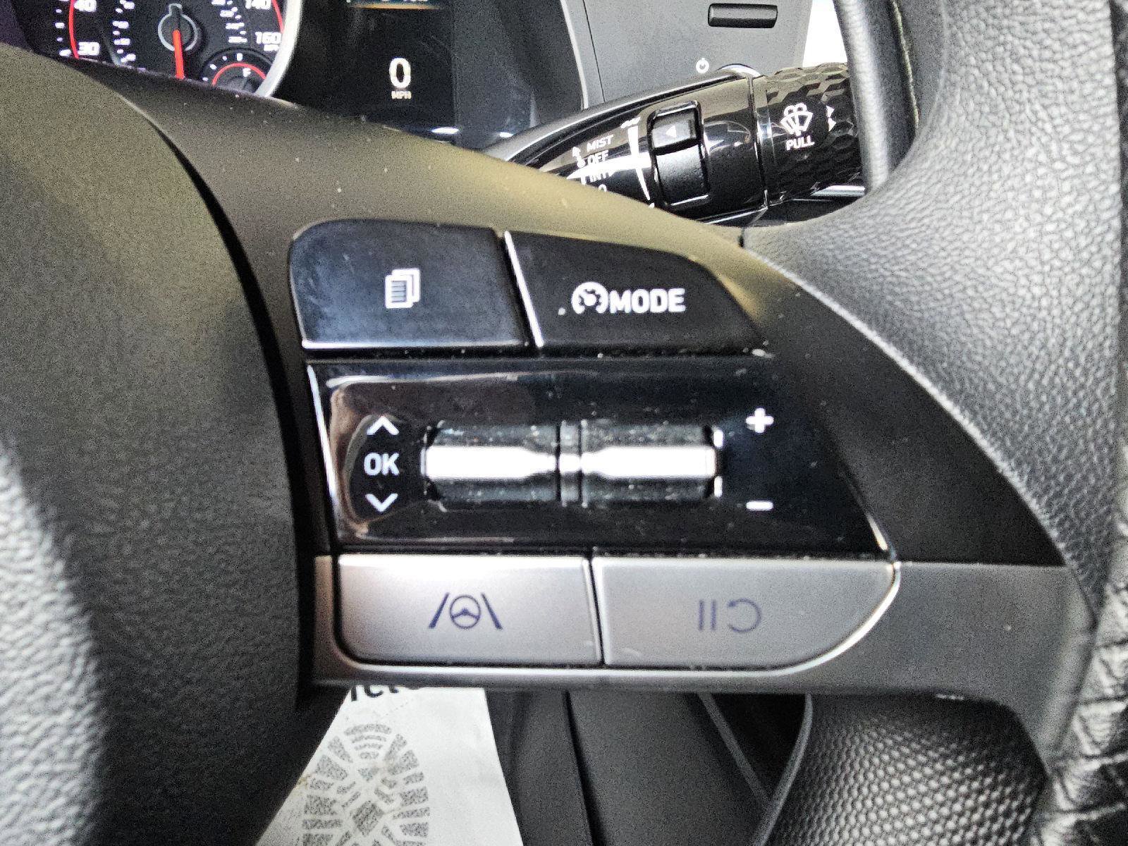 Used 2023 Hyundai Elantra SEL image 23