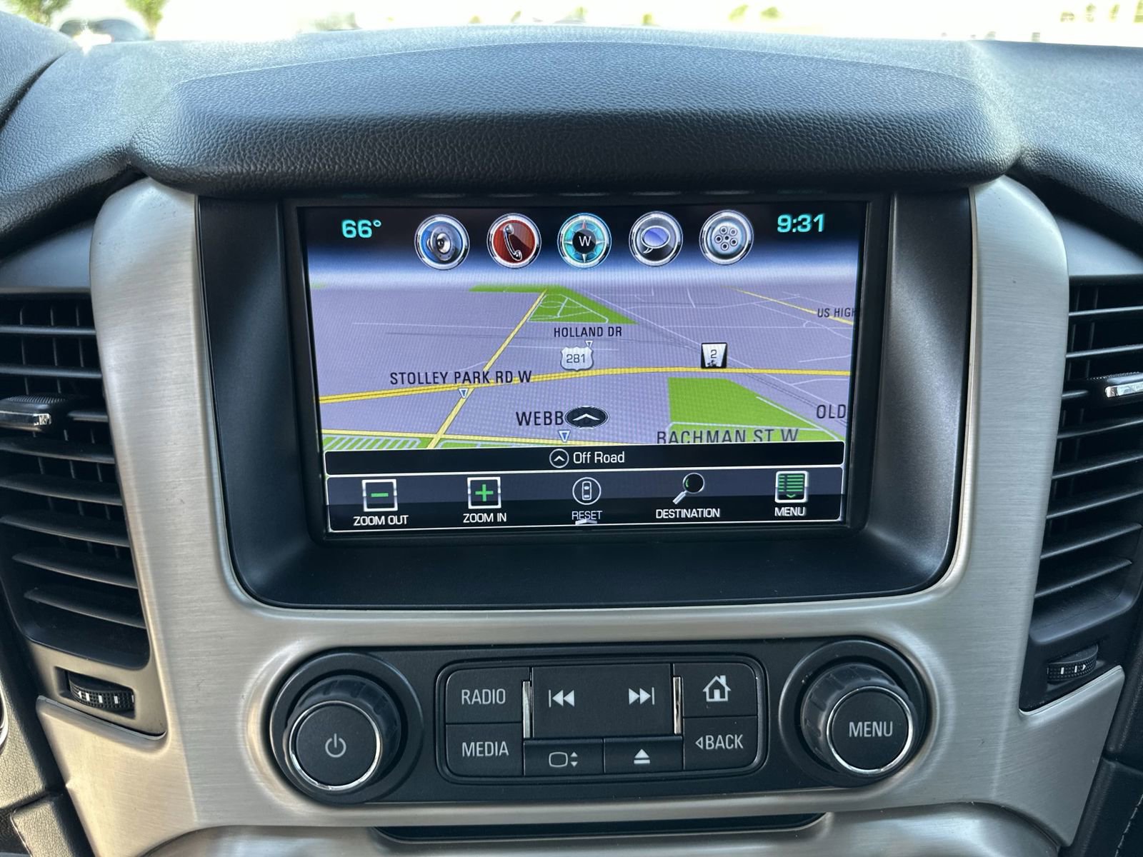 Used 2017 GMC Yukon XL Denali w/ Open Road Package AWD/4WD image 14