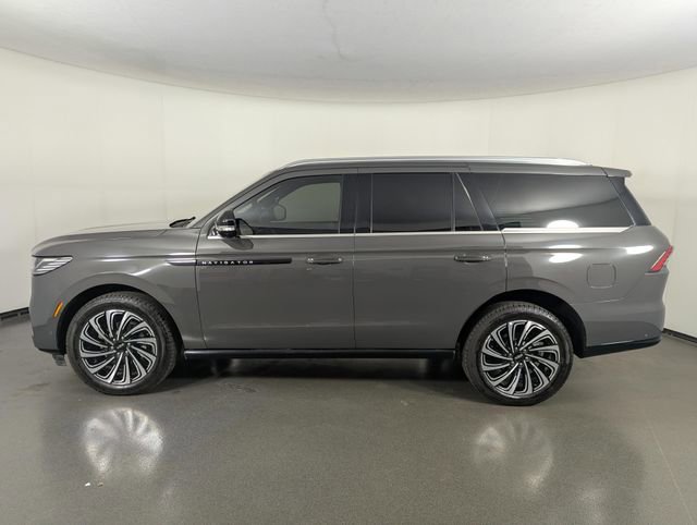 Used 2025 Lincoln Navigator Black Label image 5