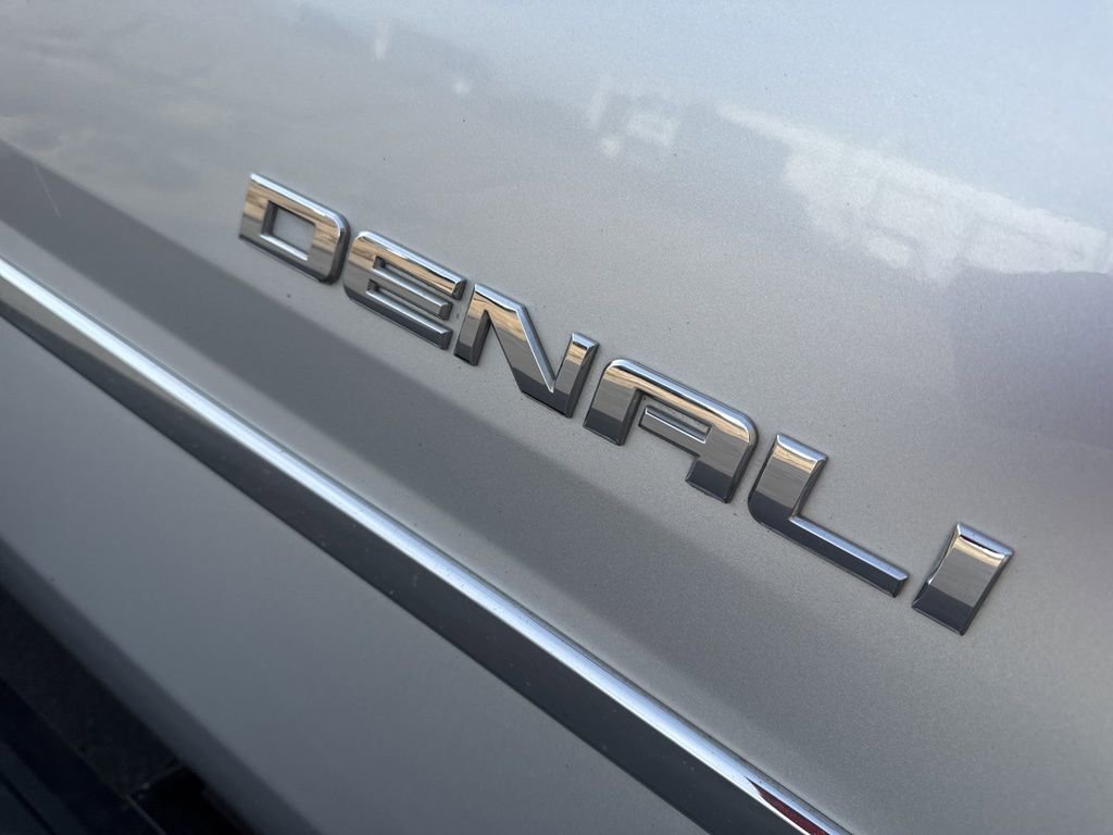 Used 2015 GMC Yukon Denali w/ Premium Package image 9