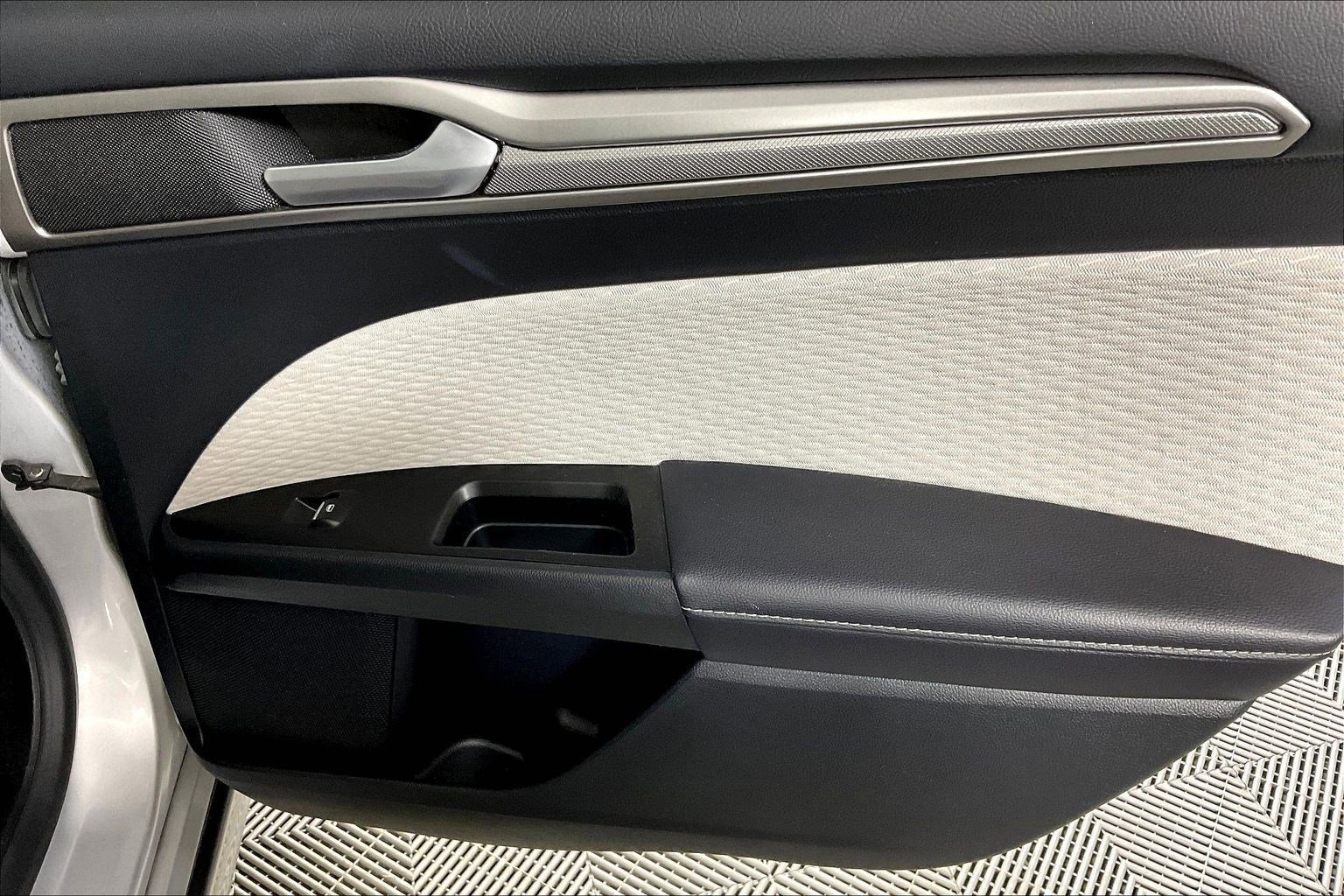 Used 2019 Ford Fusion SE w/ Equipment Group 151A image 34