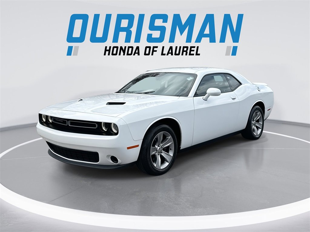 Used 2019 Dodge Challenger SXT image 1