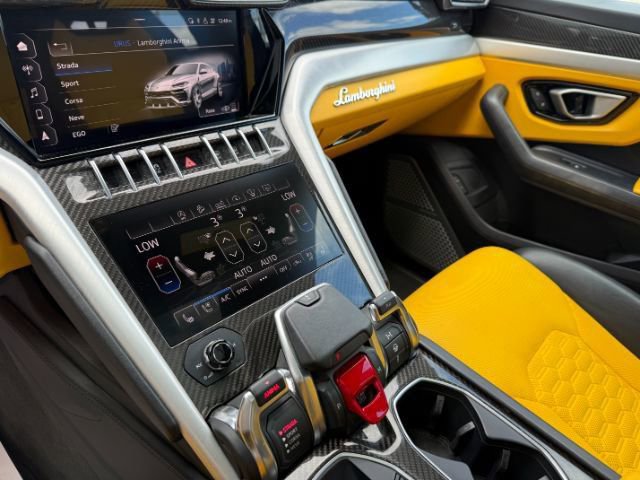 Used 2020 Lamborghini Urus image 16