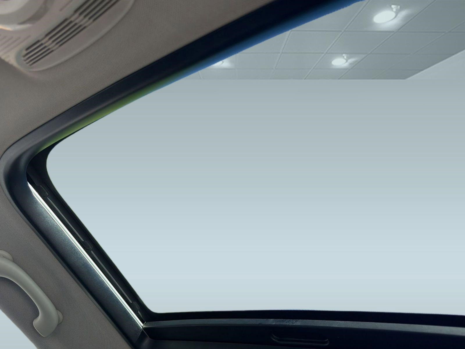 Used 2024 MINI Cooper SE image 15