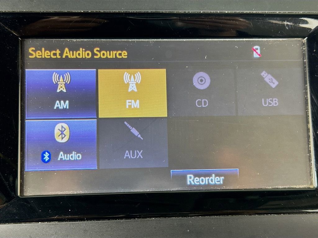 Used 2017 Toyota Highlander LE image 25