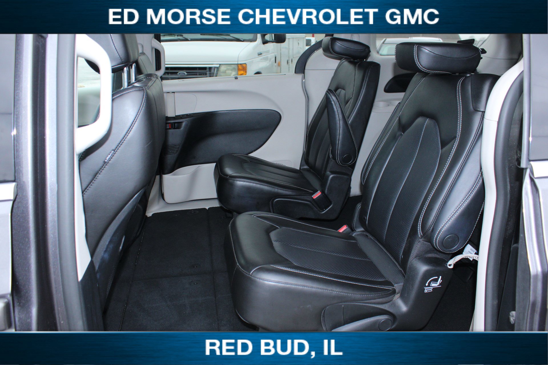 Used 2023 Chrysler Pacifica Touring-L image 18