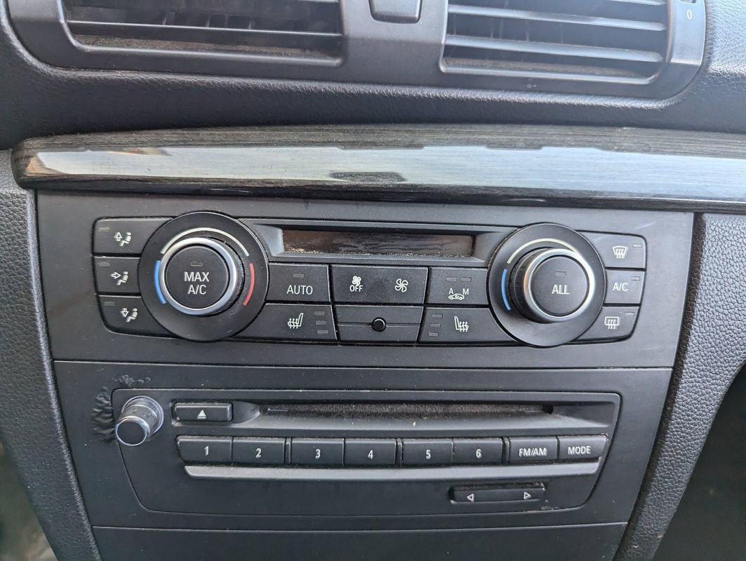 Used 2013 BMW 128i Coupe w/ Technology Pkg image 17