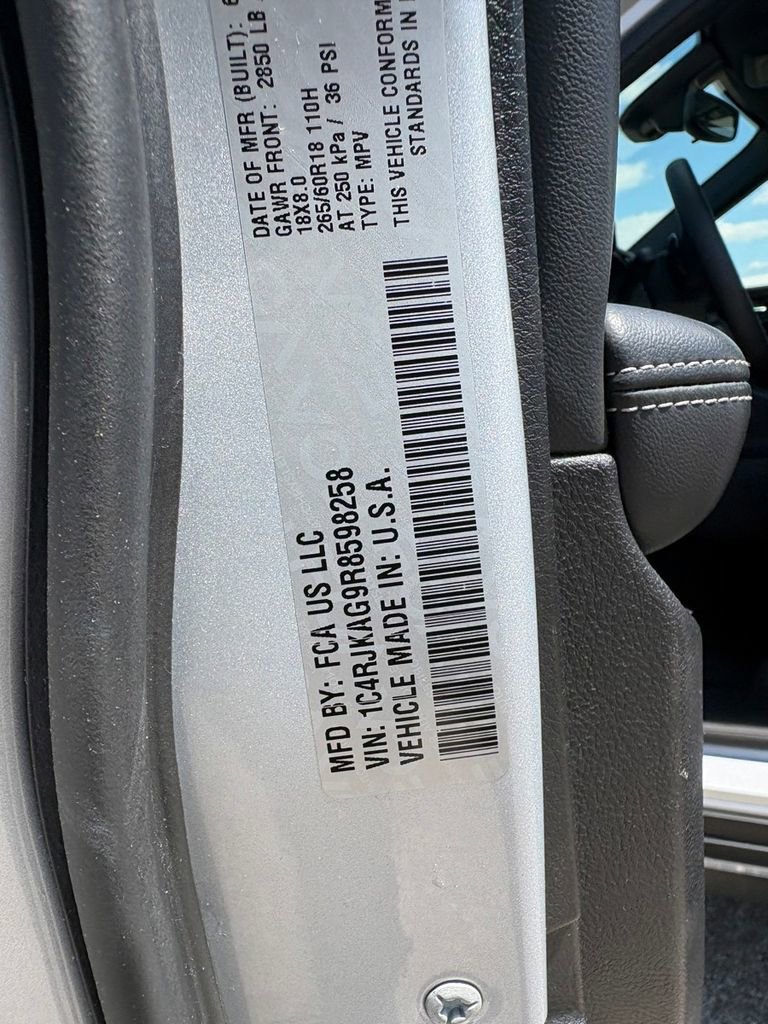Used 2024 Jeep Grand Cherokee L Laredo AWD/4WD image 26