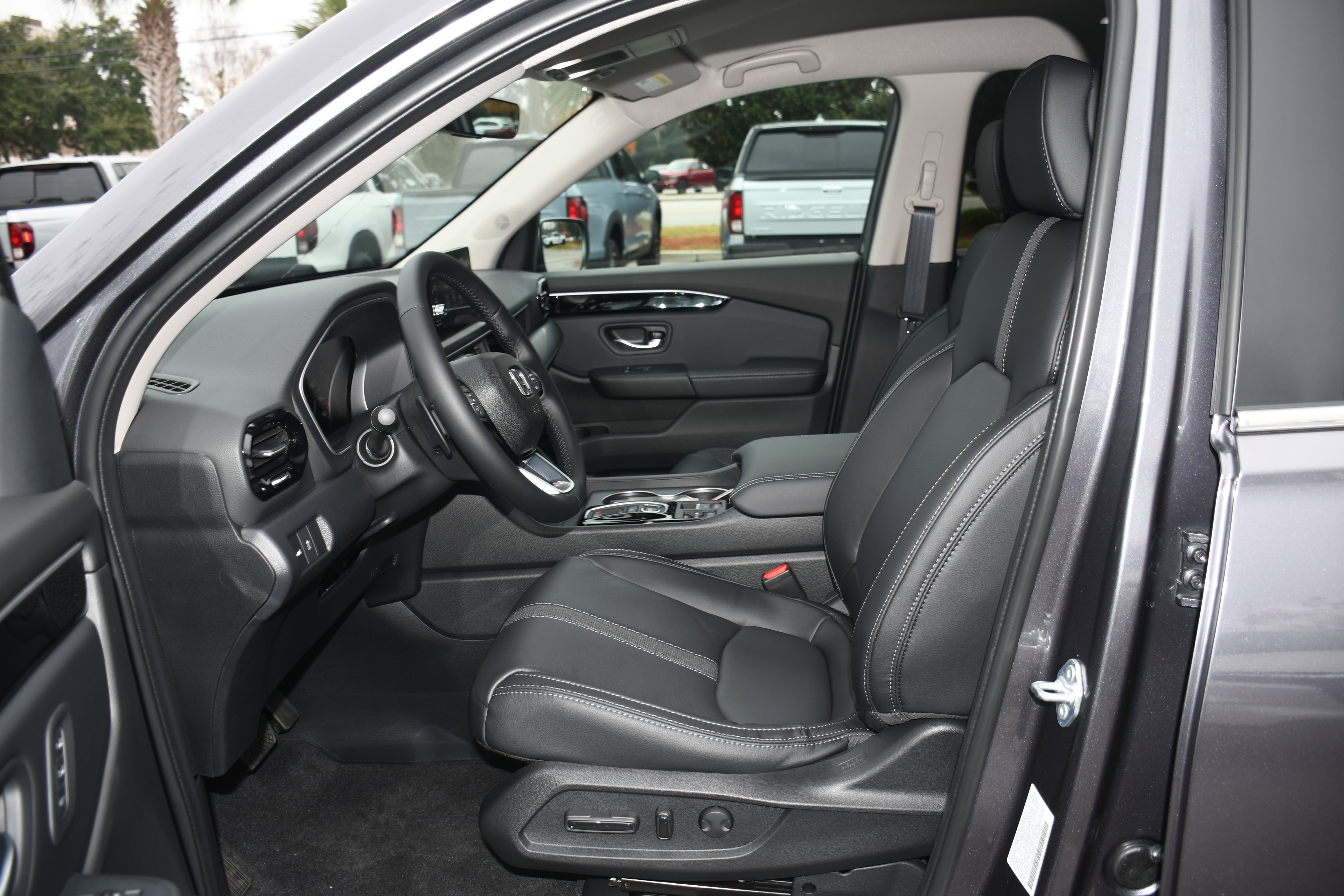 New 2025 Honda Pilot EX-L image 3