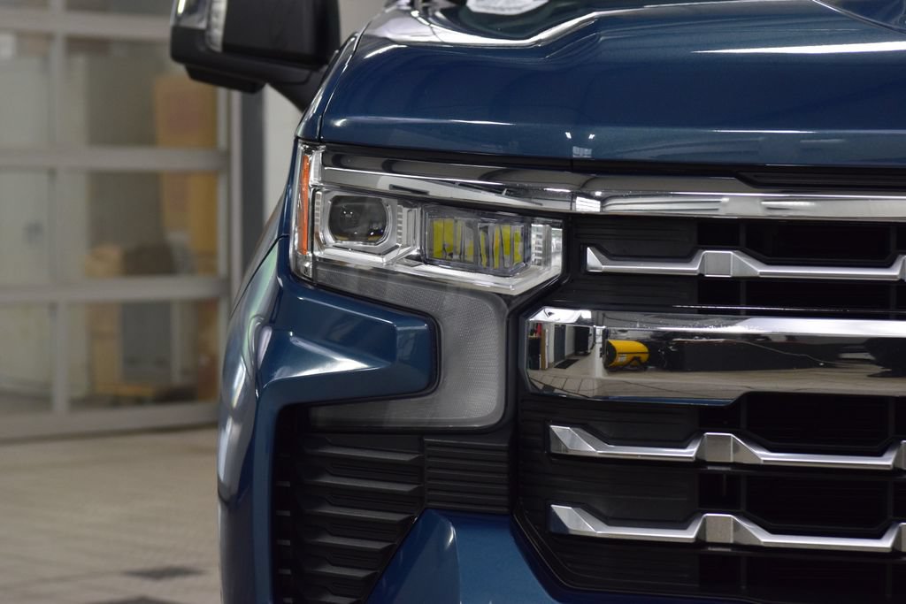 Used 2024 Chevrolet Silverado 1500 LTZ w/ LTZ Premium Package AWD/4WD image 12